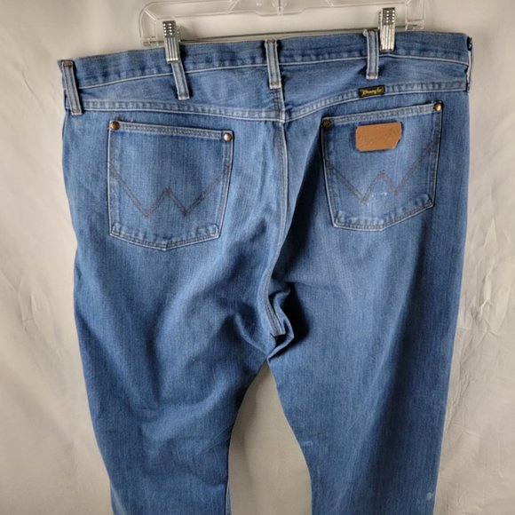 Vintage Wrangler Jeans Mens 42x32 Blue Medium Wash Denim 910 Straight Patch USA - Picture 8 of 11